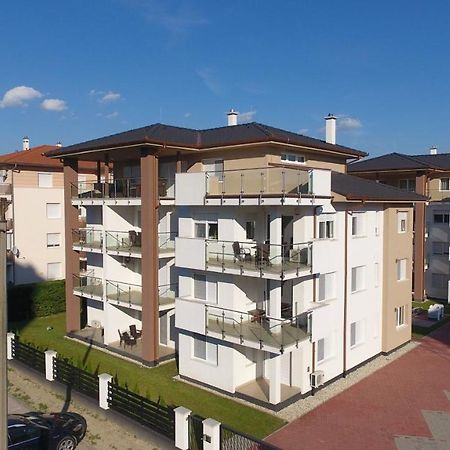 Laguna Beach Apartmanok Siófok Exterior foto